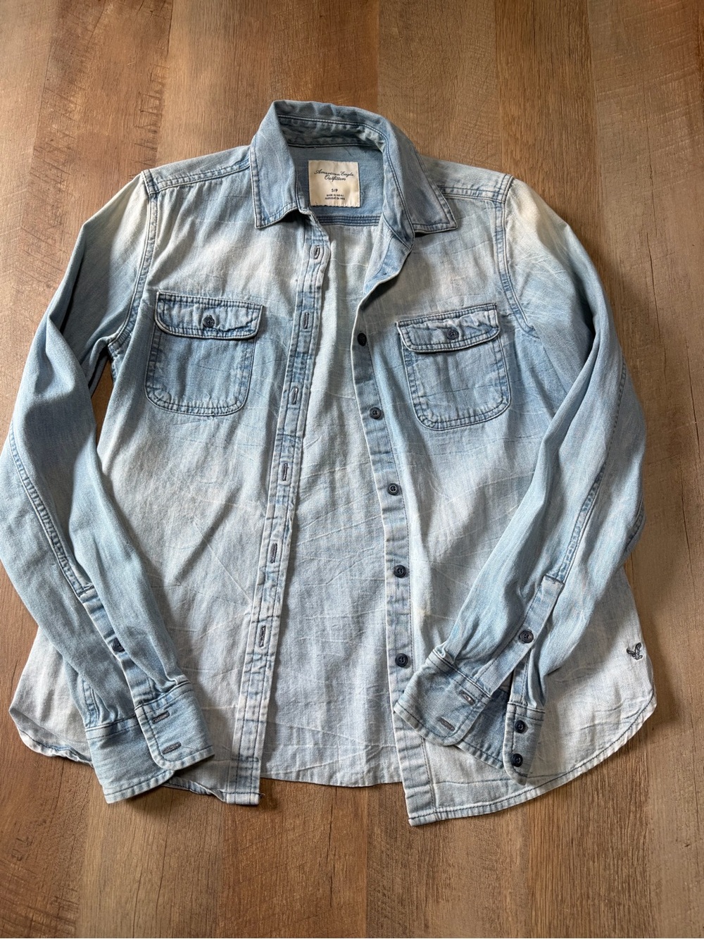 American Eagle Outfitters Light Blue Denim Button-Down Shirt | Small